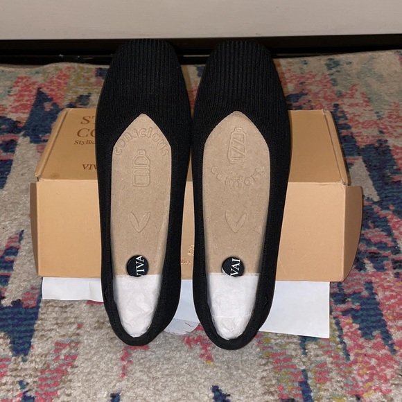 Vivaia Square-Toe V-Cut Flats (Margot 2.0) 6.5 Wide width - Picture 5 of 9